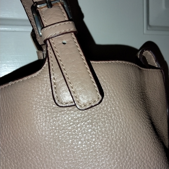 DKNY extra large tan Pebble leather purse tote - Picture 3 of 15